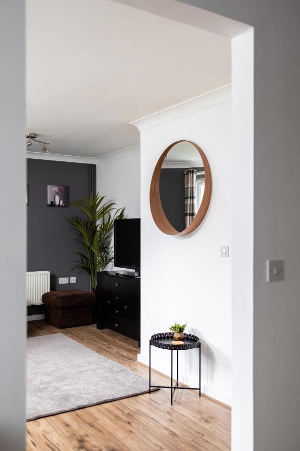 Charming 2Br Ground Floor Flat In Sholing, 11 Mins From City Centre - Recently Set Up With Love Southampton Kültér fotó