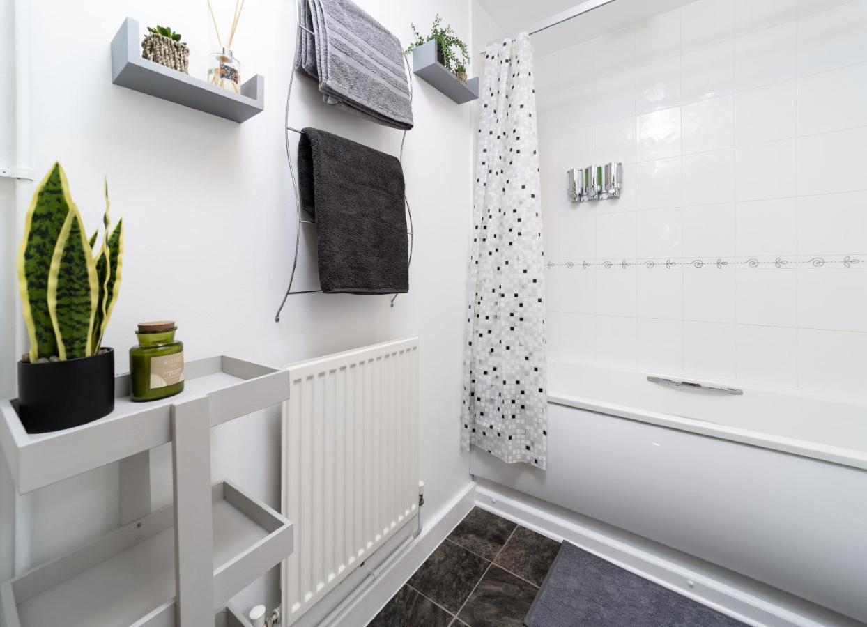 Charming 2Br Ground Floor Flat In Sholing, 11 Mins From City Centre - Recently Set Up With Love Southampton Kültér fotó