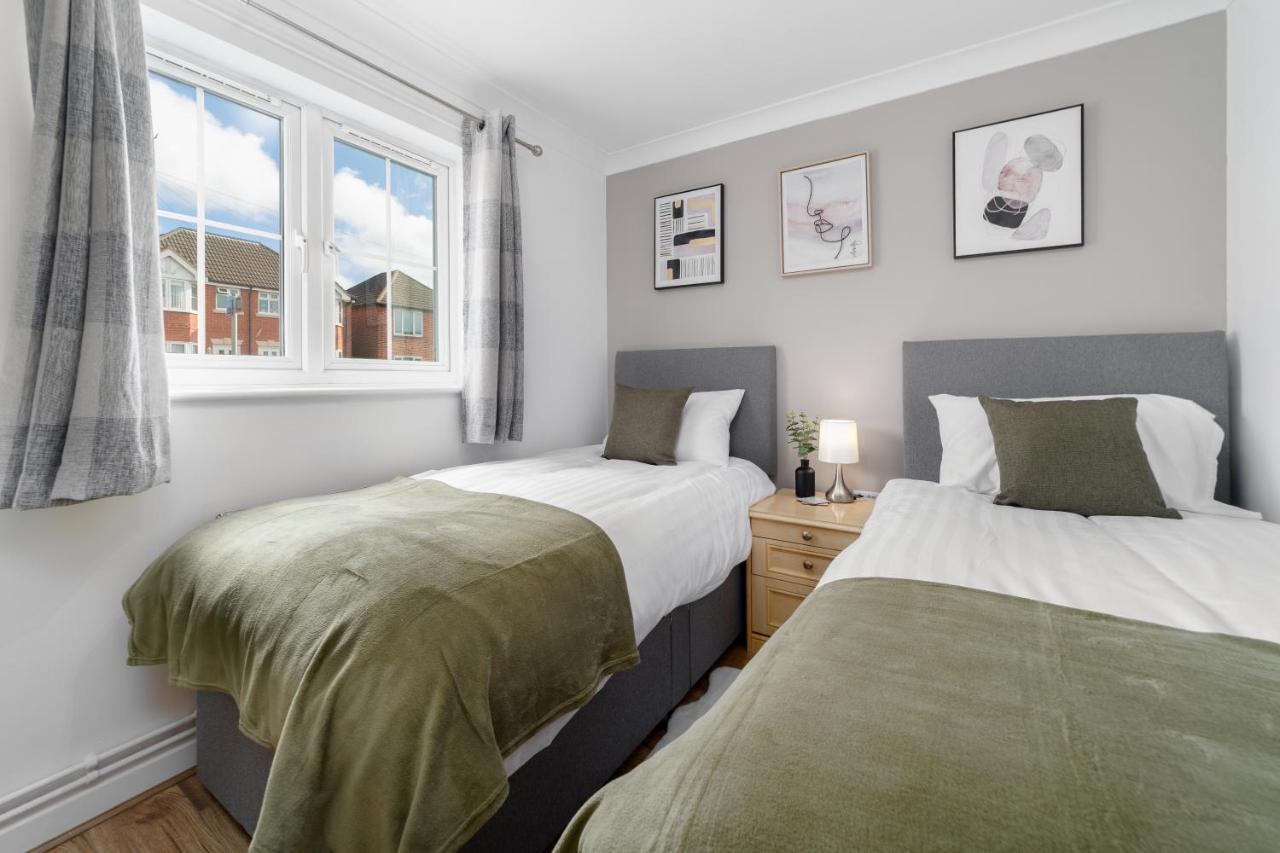 Charming 2Br Ground Floor Flat In Sholing, 11 Mins From City Centre - Recently Set Up With Love Southampton Kültér fotó